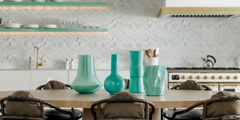 Utah modern organic dining room design featuring intentional details and a welcoming space for gathering.