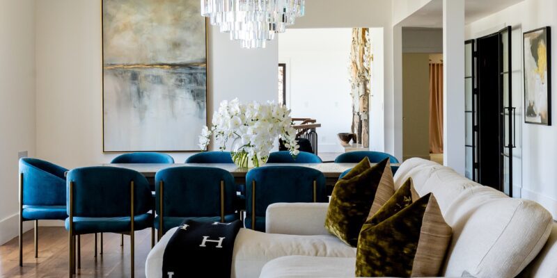 Utah living room design featuring inviting details, carefully selected materials, and a cohesive aesthetic.